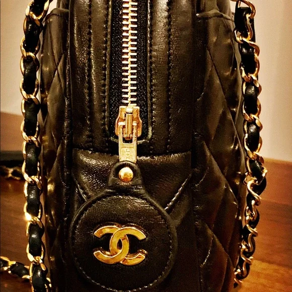 CHANEL Black Quilted Chain Shoulder Bag - Picture 2 of 8